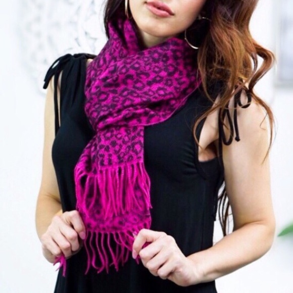 Fuchsia leopard scarf - Picture 1 of 3